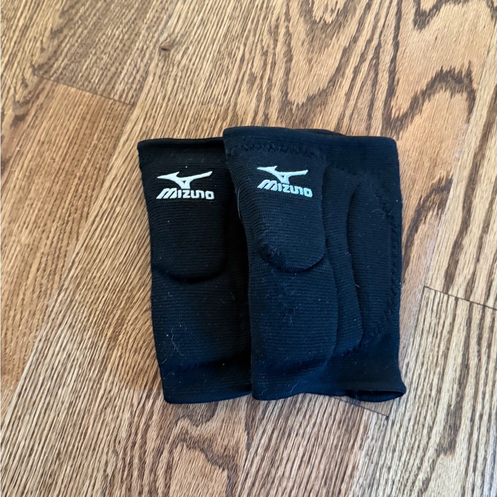 Mizuno Black Sports Knee Pads